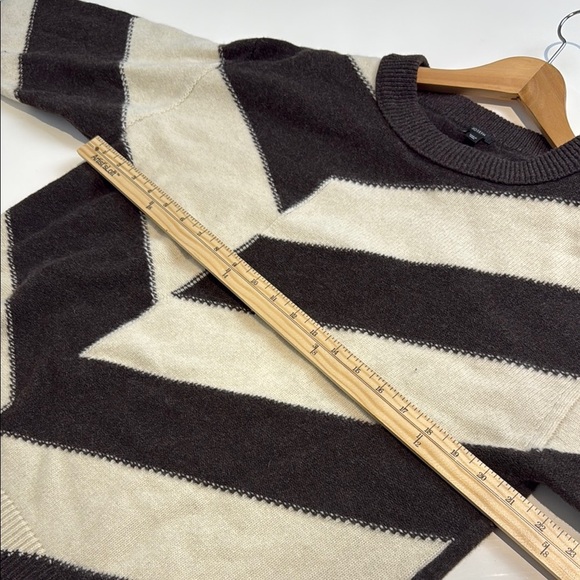 Joseph Women's Chevron White and Brown Crew Neck Sweater Size Large - Picture 7 of 9